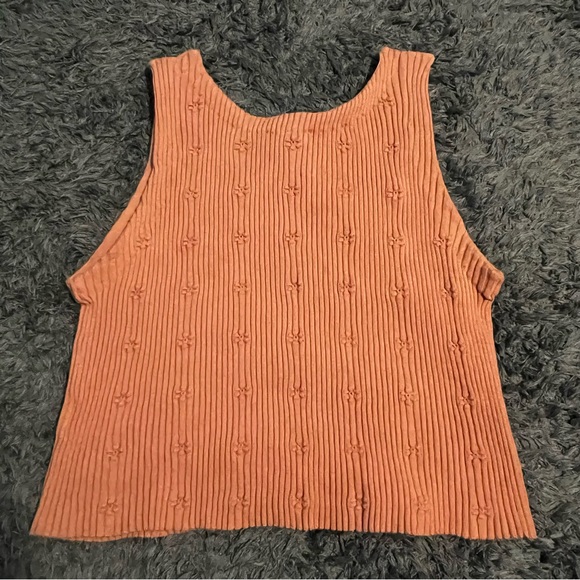 Storia Floral Texture Cropped Tank - Picture 2 of 6